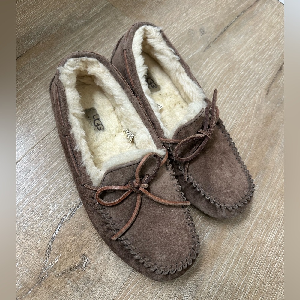 UGG Women's Dakota Moccasins Size 8